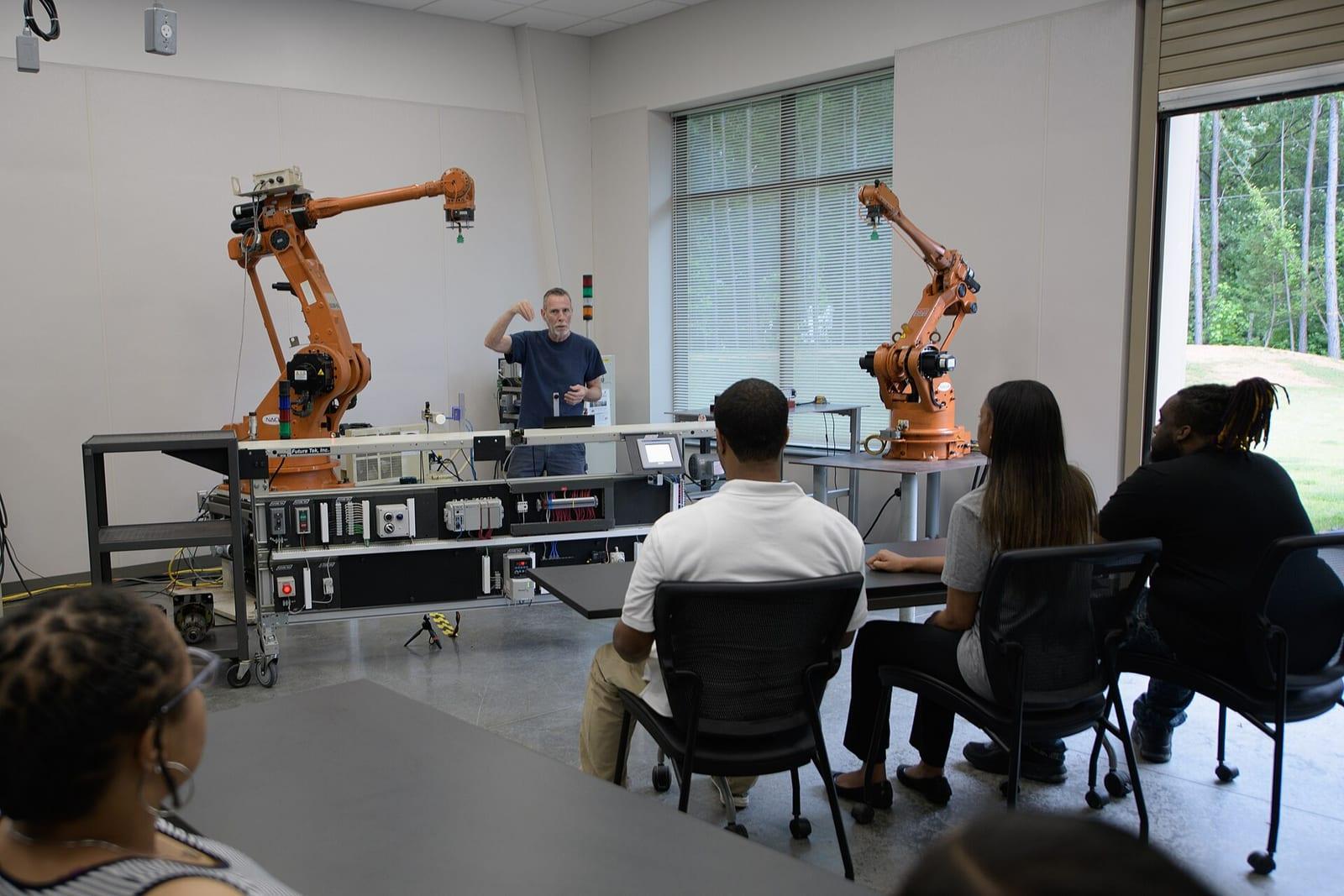 Robotarm in een productieomgeving