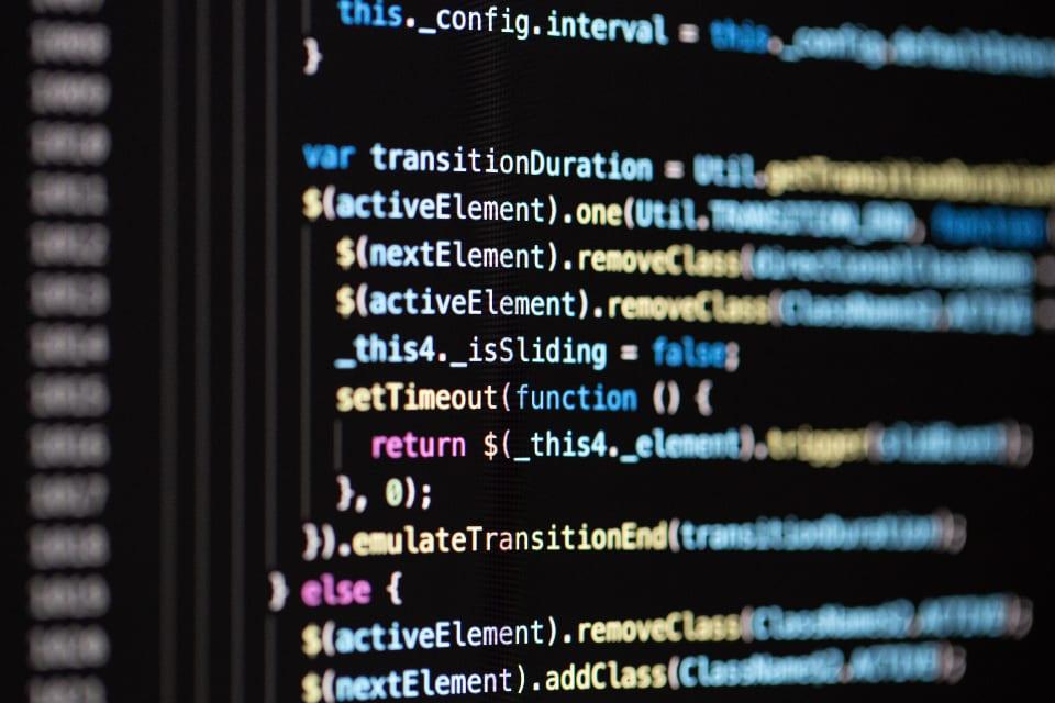 Programmeercode op een beeldscherm