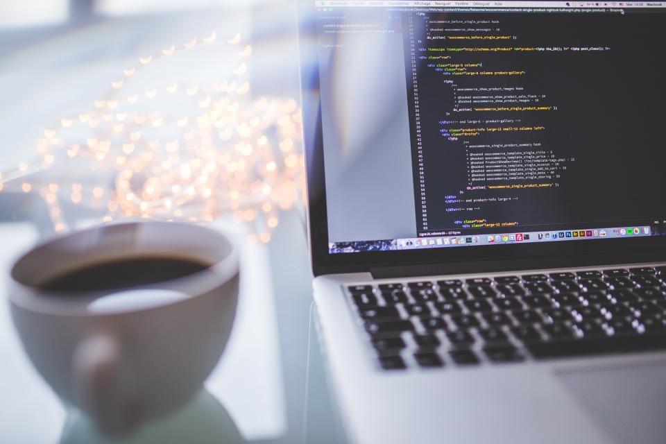 Werkplek met laptops